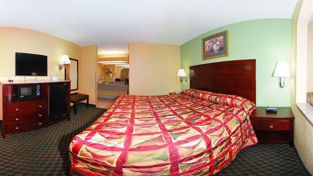 Rodeway Inn & Suites Новый Орлеан Экстерьер фото
